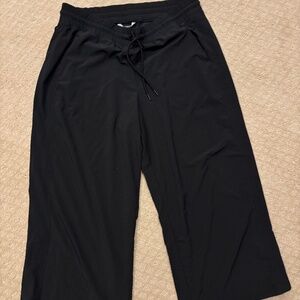 Athlete Wide Leg Cropped Pants